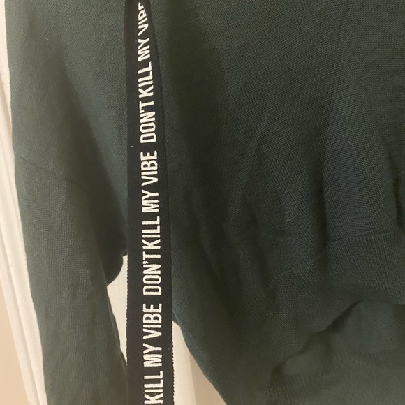 Hunter green H&M crop top with a hood - Picture 2 of 3